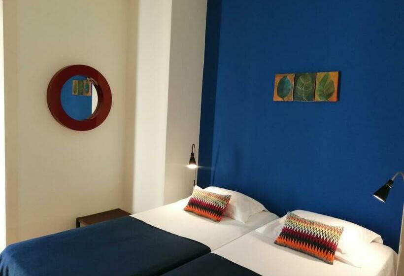 اتاق راحتی, Evora Inn