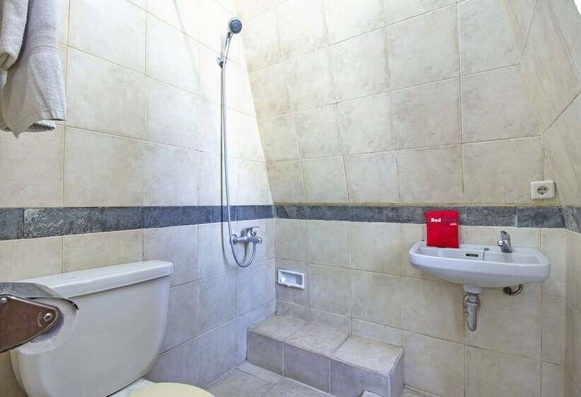 Номер Стандарт, Reddoorz Plus Near Parahyangan University
