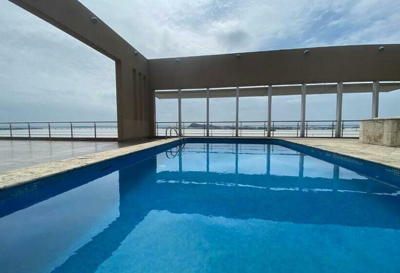 Апартаменты 3 Спальни, 200 M2   Puerto Santa Ana   3 Habitaciones