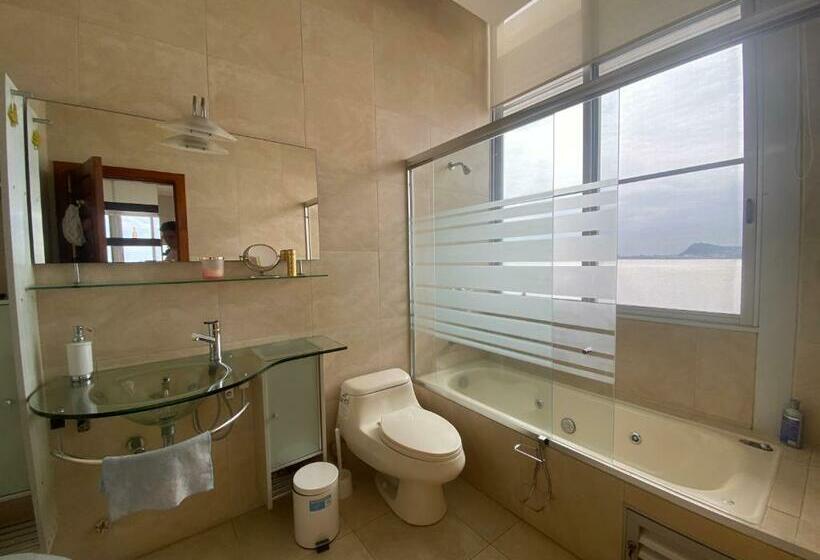 Апартаменты 3 Спальни, 200 M2   Puerto Santa Ana   3 Habitaciones