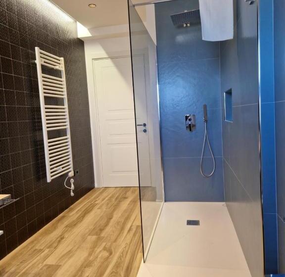 חדר סטנדרט לארבעה נוף לים, Sicily Milazzo Seafront Rooms