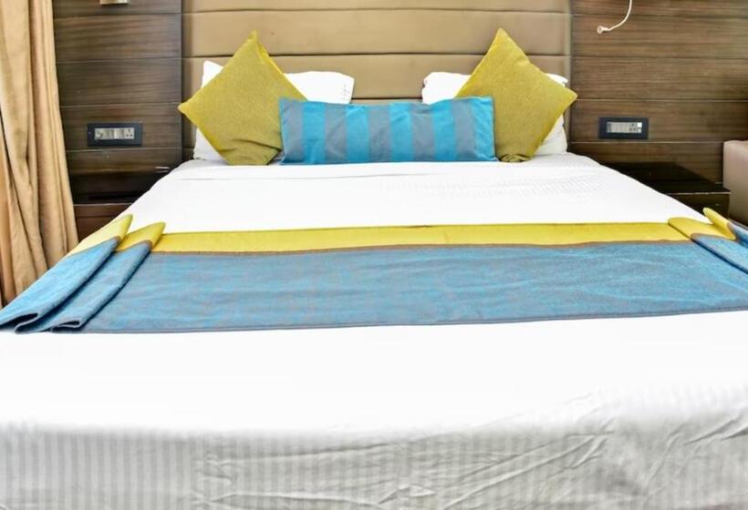 Номер Deluxe Кровать Кинг, Regalia Budaun Uttar Pradesh   Excellent Stay With Family