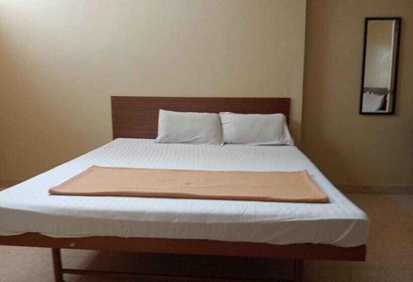 Трехместный Номер Классика, Spot On Hotel Anand Lodge