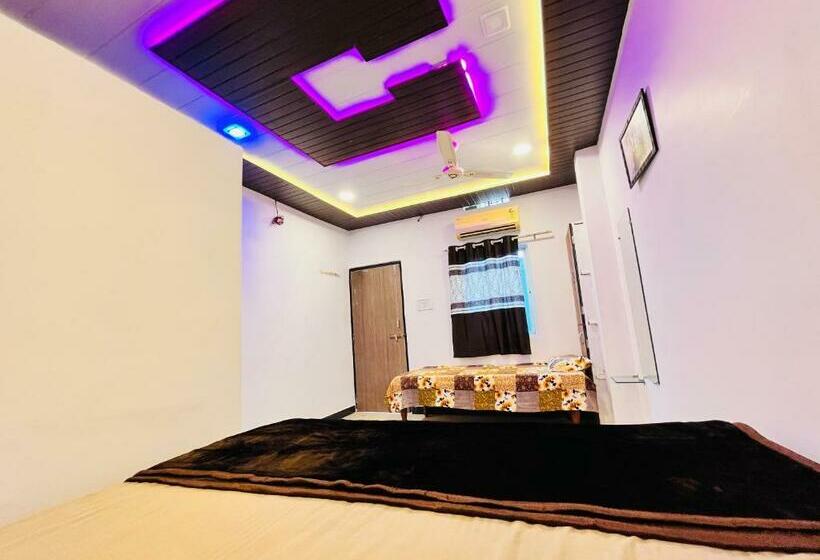 Quarto Familiar, Pallav Guest House