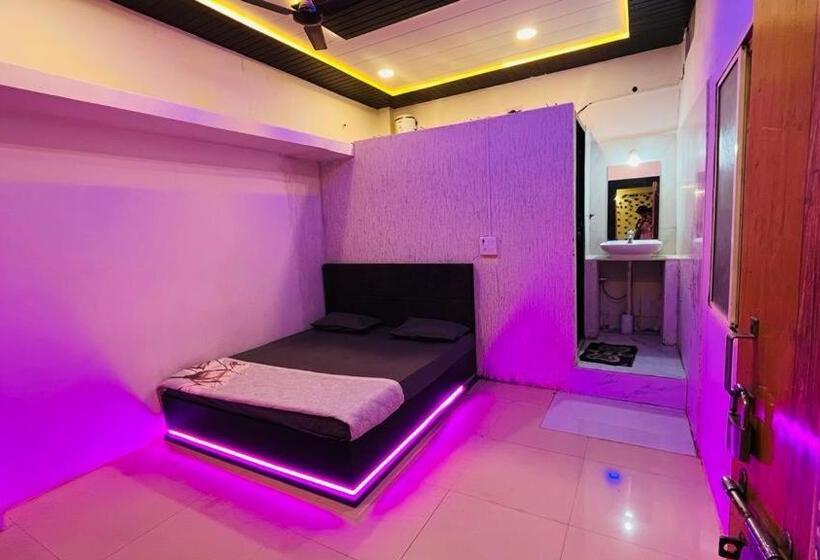 اتاق لوکس, Pallav Guest House