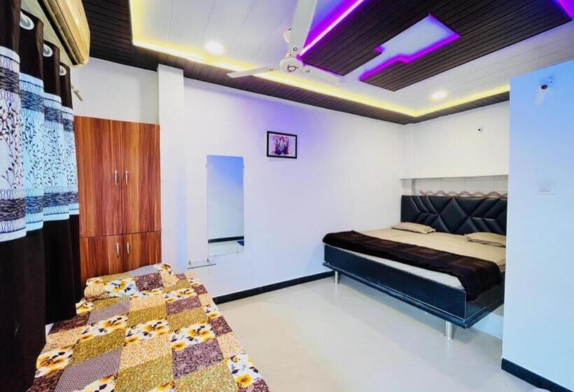 اتاق خانوادگی, Pallav Guest House