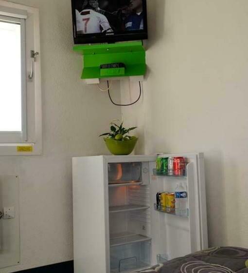 Трехместный Номер Стандарт Совместная Ванная, My Kb Hôtel Montélimar