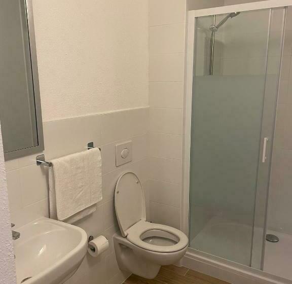 Номер Стандарт Трехместный, My Kb Hôtel Montélimar