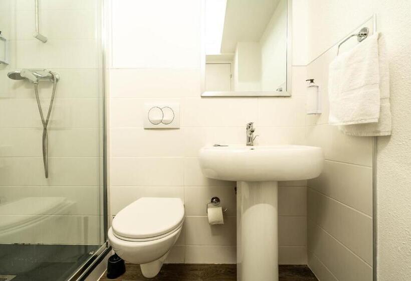 Номер Стандарт Трехместный, My Kb Hôtel Montélimar