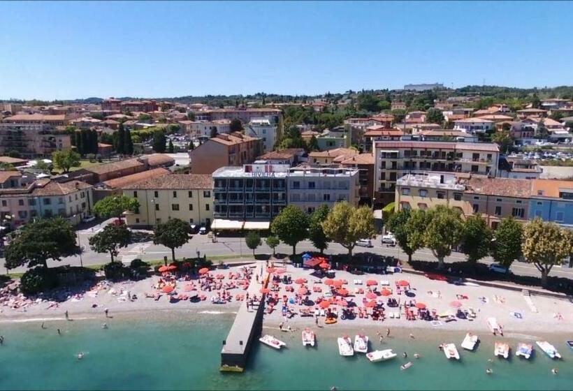 اتاق کلاسیک با چشم‌انداز دریاچه, Riviera