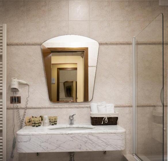 Economy Triple Room, Riviera