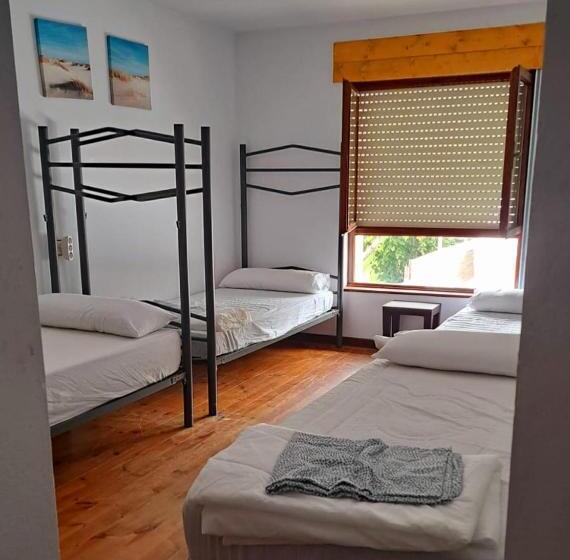 家庭间, Llanes Surfcamp & Hostel
