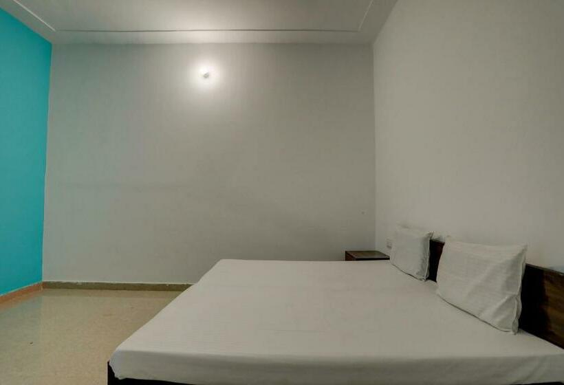 Трехместный Номер Классика, Oyo 81376 Hotel Sleep In