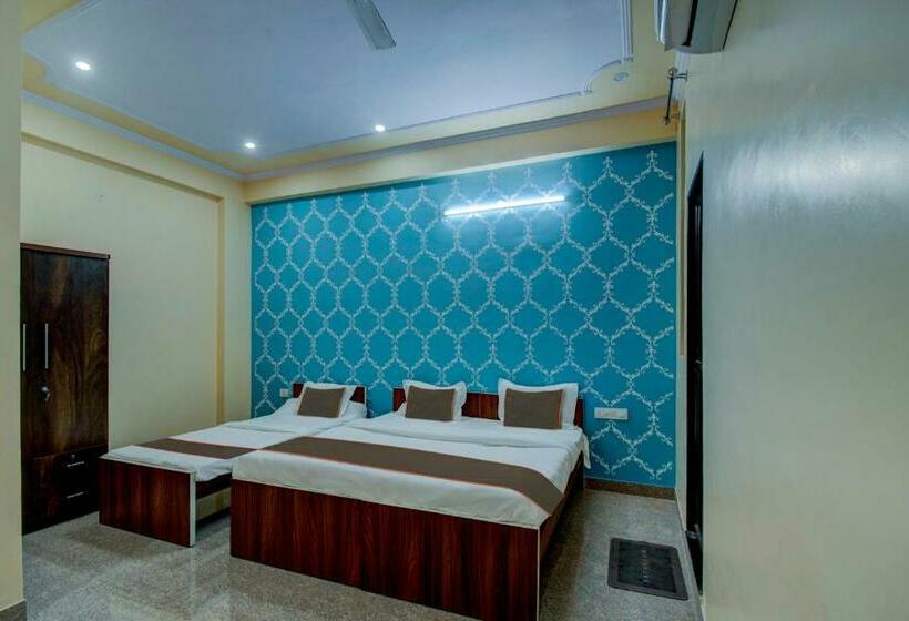 اتاق کلاسیک سه تخته, Oyo Flagship Hotel Mohi Palace