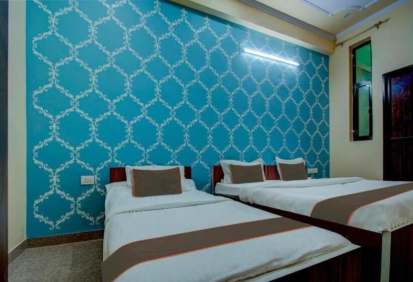 اتاق کلاسیک سه تخته, Oyo Flagship Hotel Mohi Palace