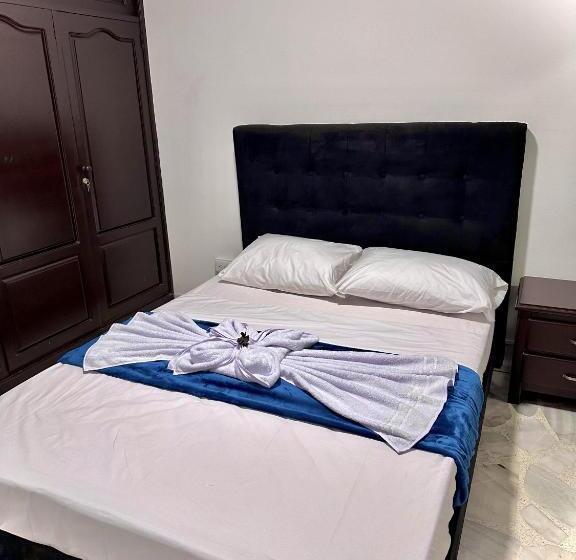 Номер Стандарт Вид на Бассейн, The View Hostel & Lounge