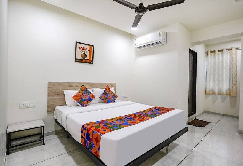 Quarto Deluxe, Fabhotel Bhakti Inn