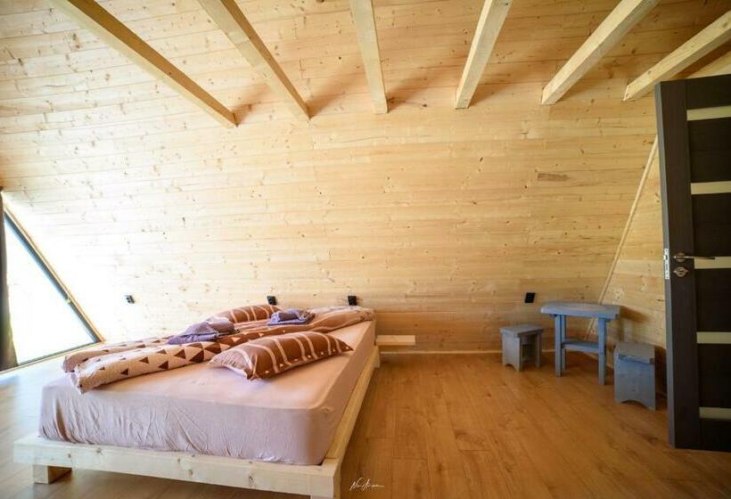 Четырехместный Номер Стандарт с Балконом, Cabana Din Vale Arieseni Apuseni