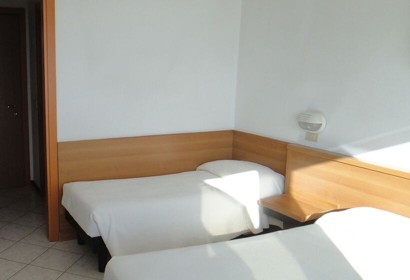 Triple Room Sea View, Caesar Bed And Breakfast