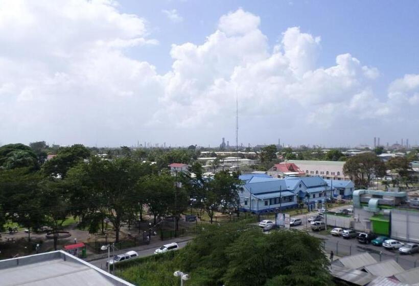 سوییت لوکس, Metro Hotel Couva