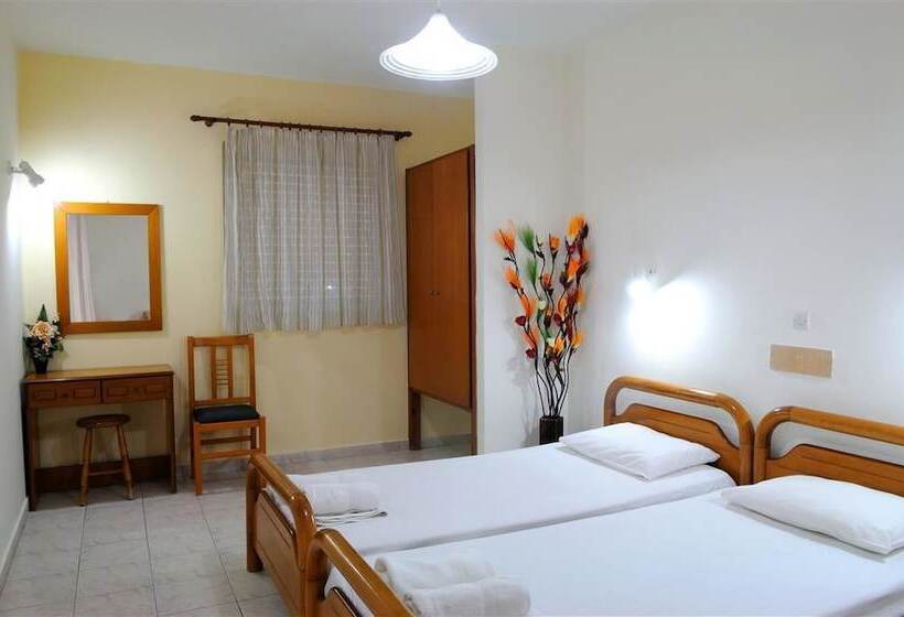 Escritório Estándar, Nikos 2 Studios & Apartments