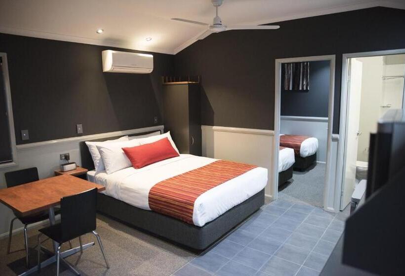 Family Suite, The Rocks Motel