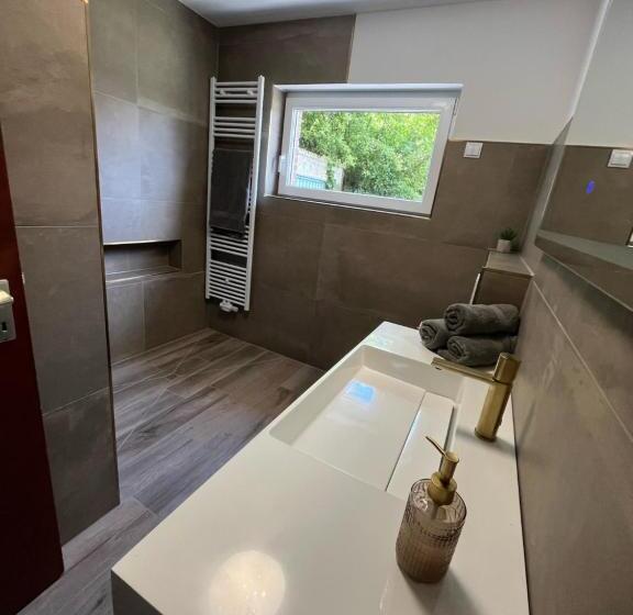 豪华房间, Haus Haller 5