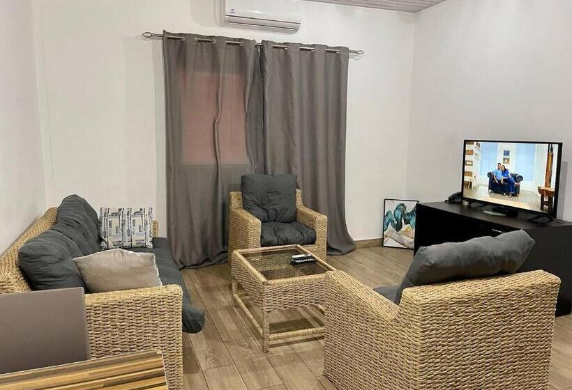 استودیوی سوپریور, South La Apartments