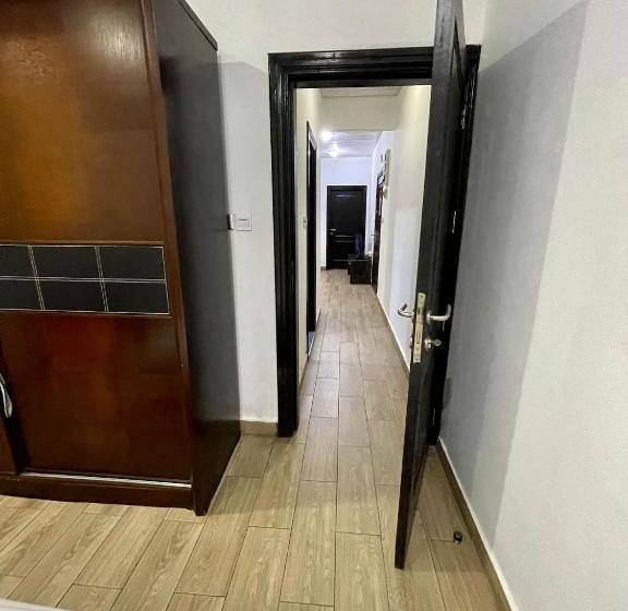 استودیوی سوپریور, South La Apartments