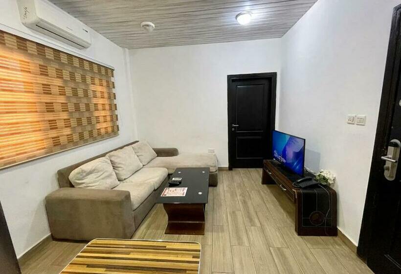 استودیوی سوپریور, South La Apartments