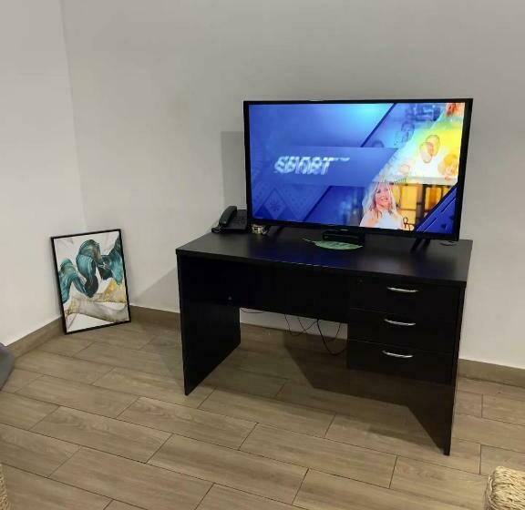 استودیوی سوپریور, South La Apartments