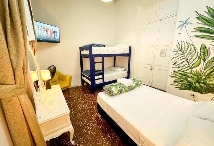 اتاق راحتی سه تخته, Ancestral Hostel Barranco