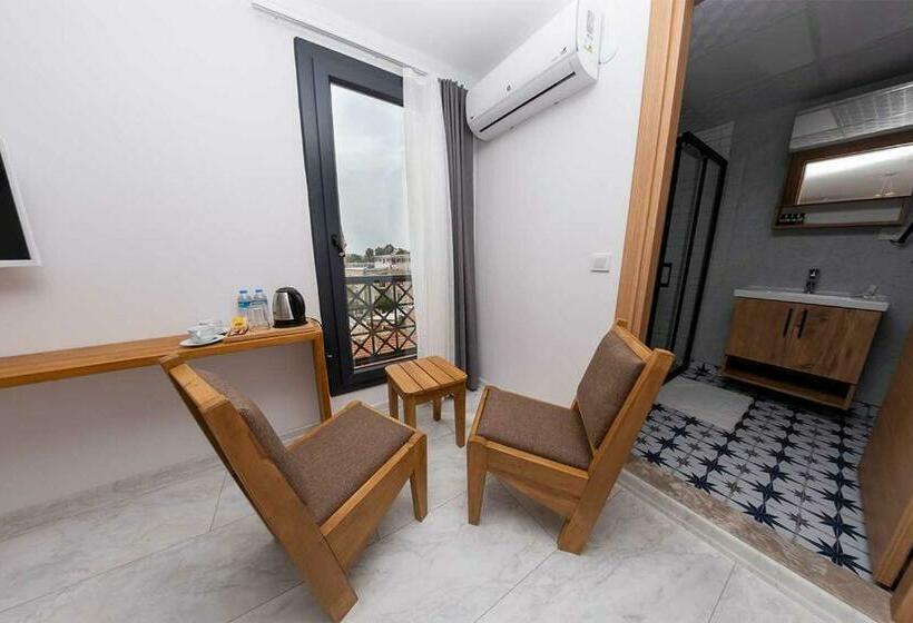 اتاق لوکس با چشم‌انداز دریا, Foça Kybele