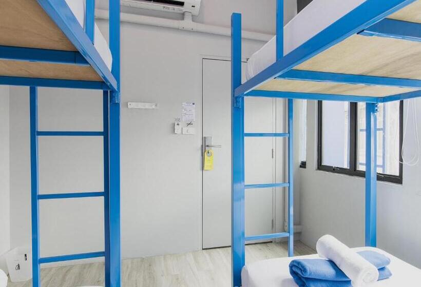 اتاق خانوادگی با سرویس بهداشتی مشترک, Loftel Station Hostel