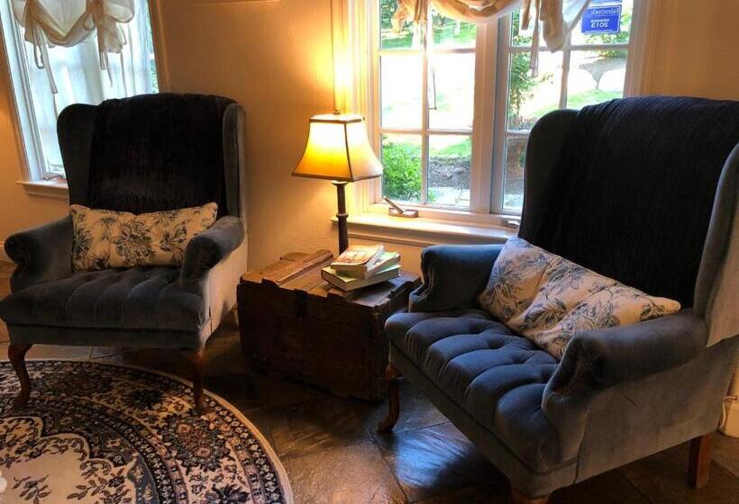 Deluxe Suite King Bed, Frederick William House