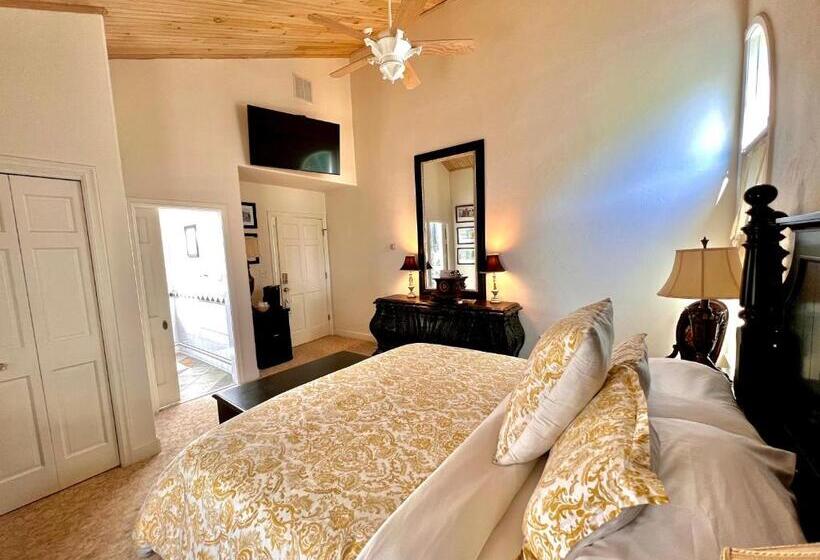 Deluxe Suite King Bed, Frederick William House