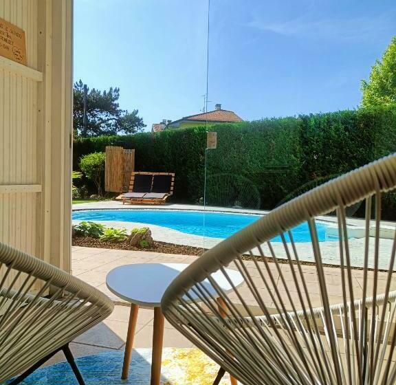 اتاق استاندارد, Picnic Room And Pool