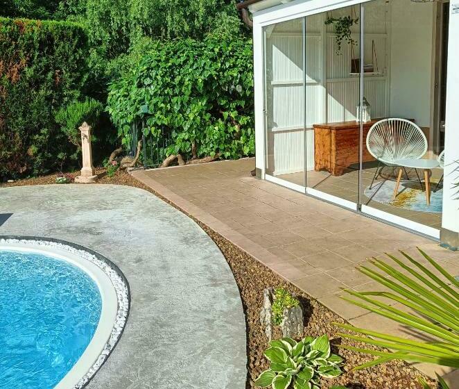 اتاق استاندارد, Picnic Room And Pool