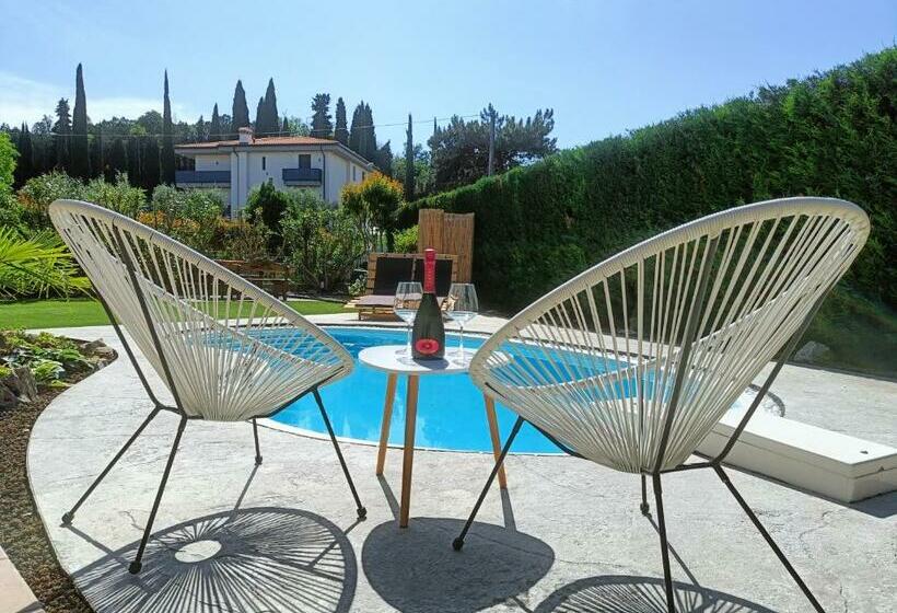 اتاق استاندارد, Picnic Room And Pool