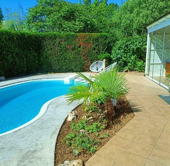 اتاق استاندارد, Picnic Room And Pool