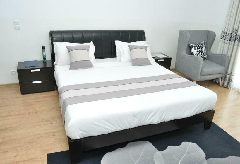 سوییت با چشم‌انداز استخر, Hôtel Sky Blue Mada