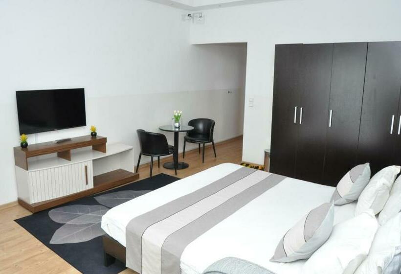 سوییت با چشم‌انداز استخر, Hôtel Sky Blue Mada