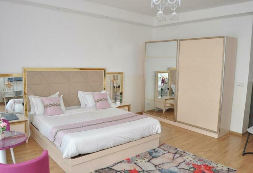 سوییت لوکس, Hôtel Sky Blue Mada