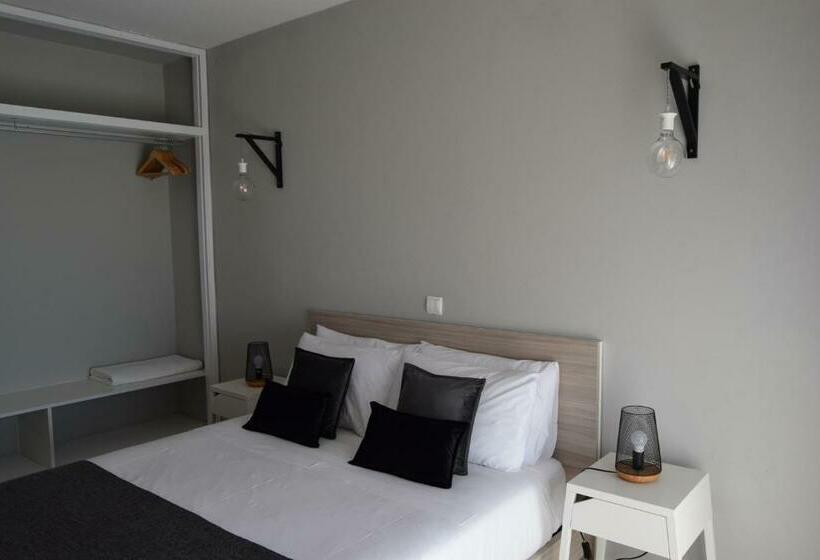 غرفة قياسية, Family House
