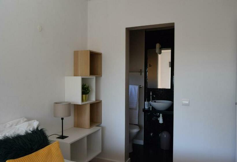 غرفة قياسية, Family House