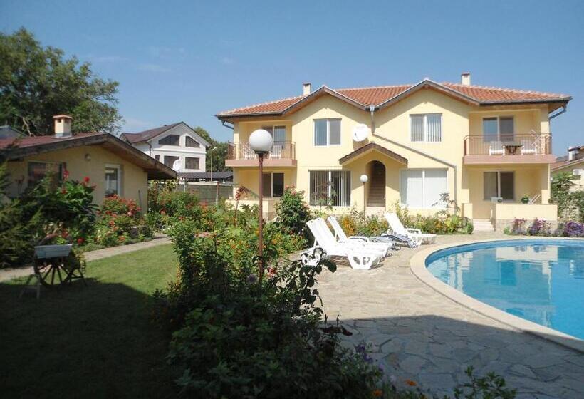 آپارتمان 1 خوابه, Family Hotel Radka