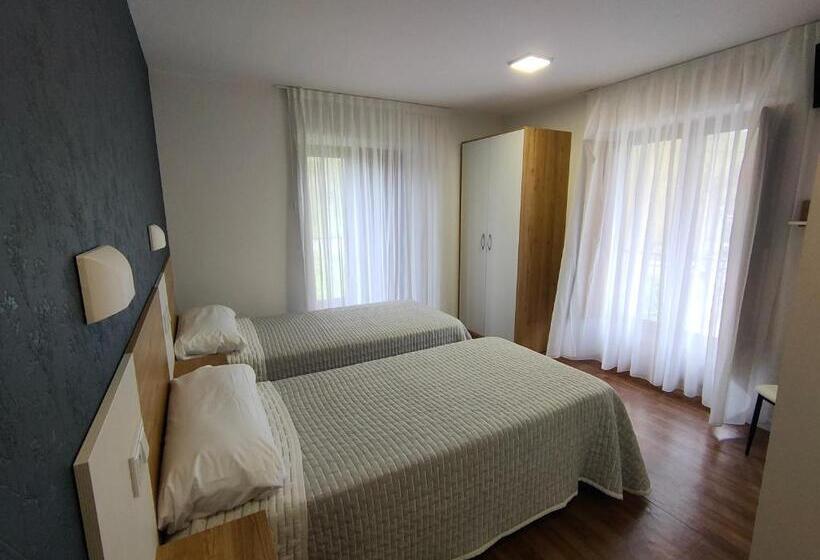 اتاق استاندارد با بالکن, El Pino