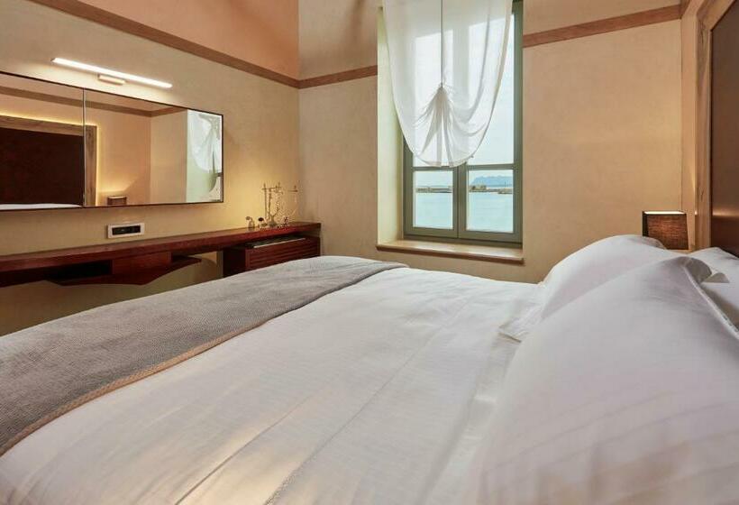 Quarto clássico, Domus Renier Boutique