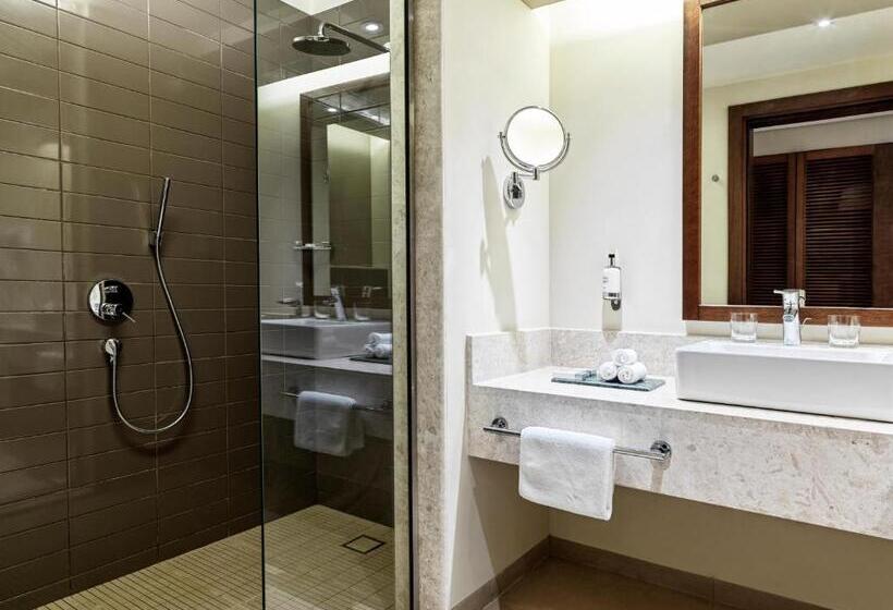 اتاق لوکس با چشم‌انداز استخر, Fanar Hotel & Residences