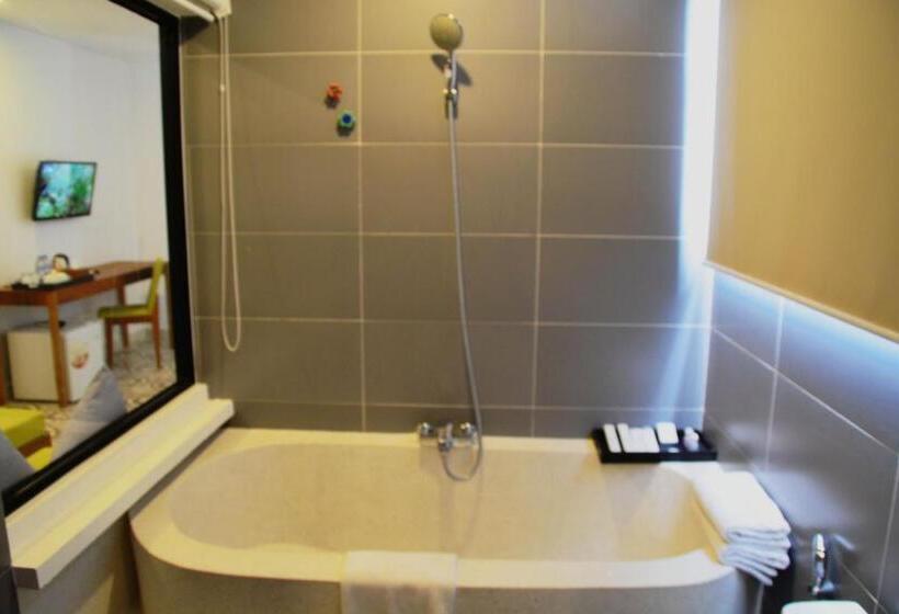 جناح جونيور, Home Chic